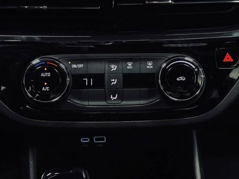 Used 2025 Buick Envista Sport Touring image 30