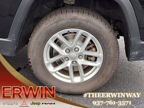 Certified 2023 Jeep Grand Cherokee L Laredo image 11