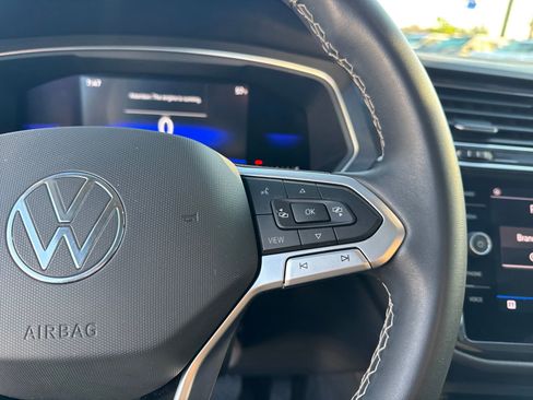 Used 2022 Volkswagen Tiguan SE image 17