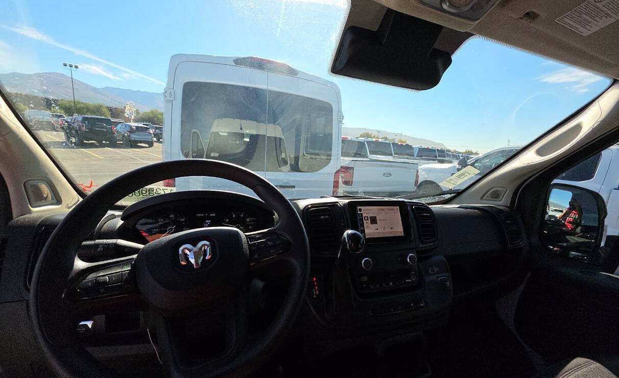 Used 2024 RAM ProMaster 2500 w/ Convenience Group FWD image 11