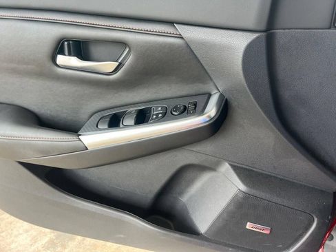 Used 2023 Nissan Sentra SR w/ SR Premium Package FWD image 7