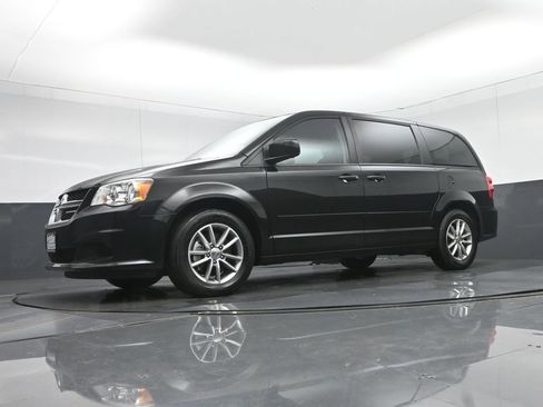 Used 2016 Dodge Grand Caravan SE image 55