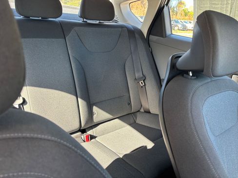 Used 2025 Kia K4 LXS image 37