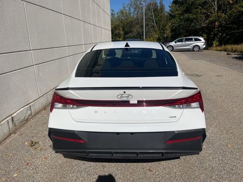 Used 2025 Hyundai Elantra SEL image 11