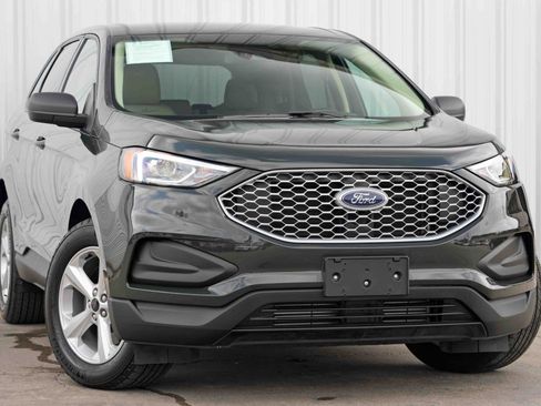 Used 2023 Ford Edge SE image 2