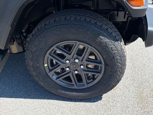New 2026 Jeep Gladiator Sport AWD/4WD image 11