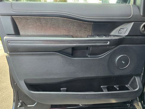Used 2020 Ford Expedition Limited image 25