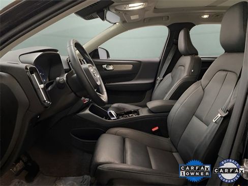 Used 2025 Volvo XC40 B5 Plus image 18