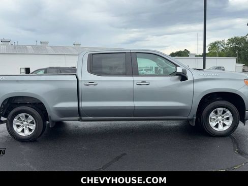 Used 2023 Chevrolet Silverado 1500 LT w/ Convenience Package II AWD/4WD image 2