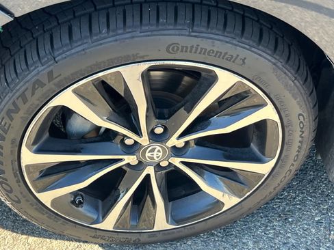 Used 2017 Toyota Corolla SE w/ SE Premium Package FWD image 10
