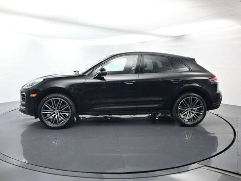 Certified 2025 Porsche Macan image 2
