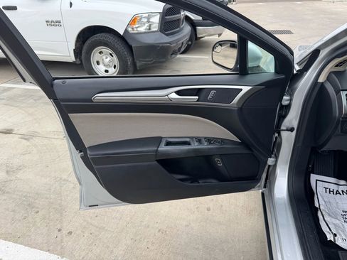 Used 2018 Ford Fusion S image 22