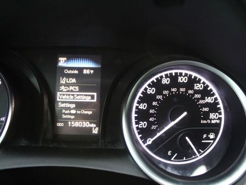 Used 2018 Toyota Camry LE FWD image 16