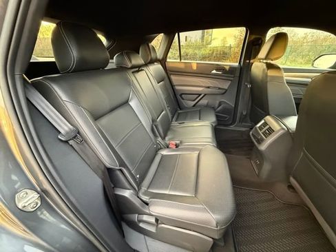 Used 2022 Volkswagen Atlas Cross Sport SE image 13