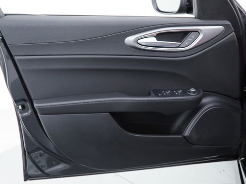 New 2025 Alfa Romeo Giulia w/ Driving Assist Package image 17