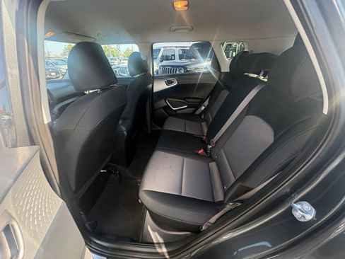 Used 2025 Kia Soul LX w/ LX Technology Package FWD image 23