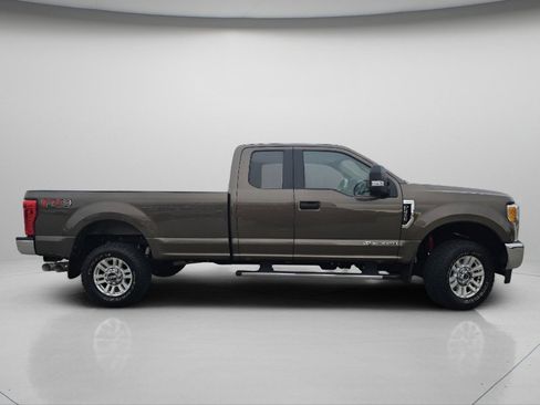 Certified 2017 Ford F250 XLT w/ XLT Value Package image 10