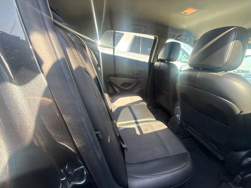 Used 2018 Chevrolet Trax LT w/ LT Convenience Package FWD image 6
