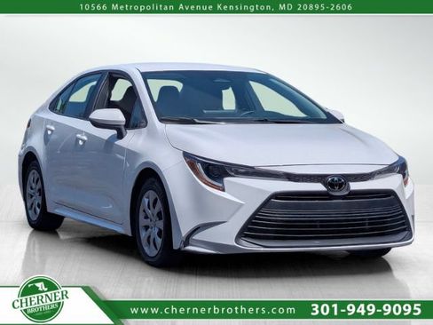 Used 2024 Toyota Corolla LE FWD image 1