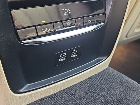 Used 2021 BMW 330i xDrive 330i xDrive w/ Premium Package image 16