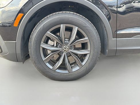 Used 2023 Volkswagen Tiguan SE image 39