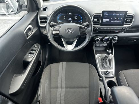 Used 2025 Hyundai Venue SEL FWD image 17