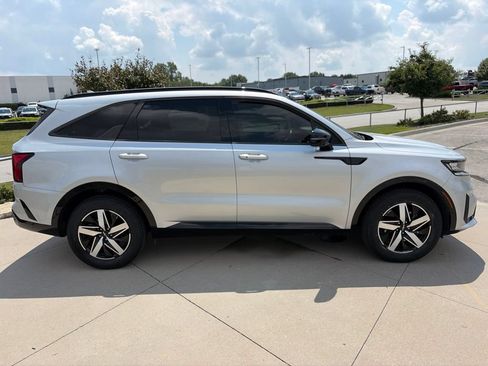 Used 2022 Kia Sorento EX w/ Panoramic Sunroof Package FWD image 25