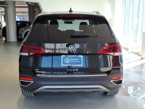 Certified 2022 Volkswagen Taos SE image 5
