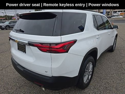 Used 2023 Chevrolet Traverse LT image 3