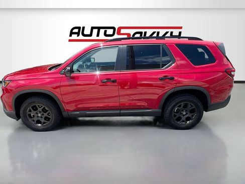 Used 2025 Honda Pilot TrailSport image 4