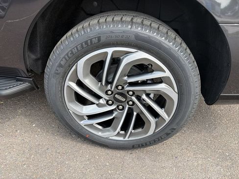 New 2027 Lincoln Navigator Premiere AWD/4WD image 13