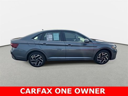 Used 2022 Volkswagen Jetta SEL image 4