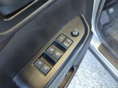 Used 2016 Toyota Highlander LE image 14