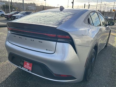 Certified 2025 Toyota Prius LE image 5