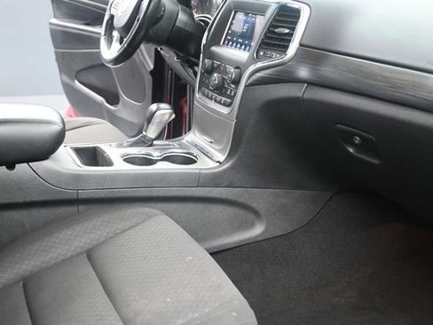Used 2021 Jeep Grand Cherokee Laredo RWD image 23