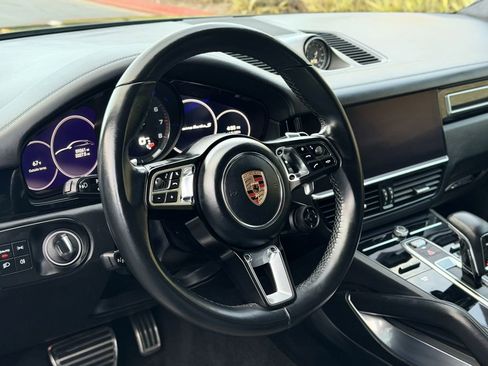 Used 2023 Porsche Cayenne Turbo S image 40