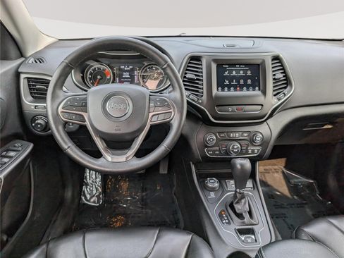 Used 2019 Jeep Cherokee Latitude Plus w/ Comfort/Convenience Group AWD/4WD image 17