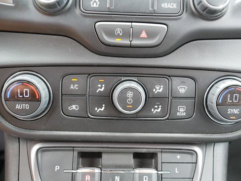 Used 2023 GMC Terrain AT4 AWD/4WD image 28