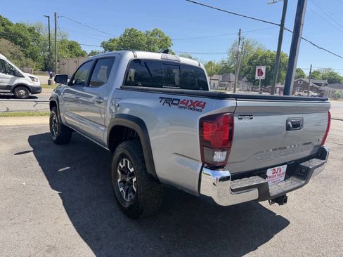 Used 2019 Toyota Tacoma TRD Off-Road image 10