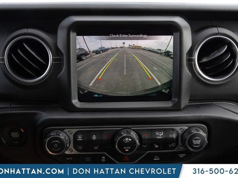 Used 2022 Jeep Wrangler Unlimited Sahara w/ Cold Weather Group AWD/4WD image 9