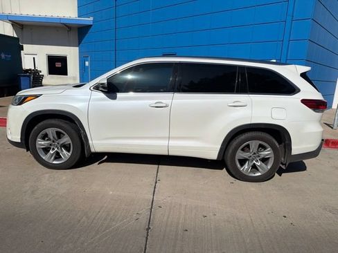Used 2017 Toyota Highlander Limited FWD image 8