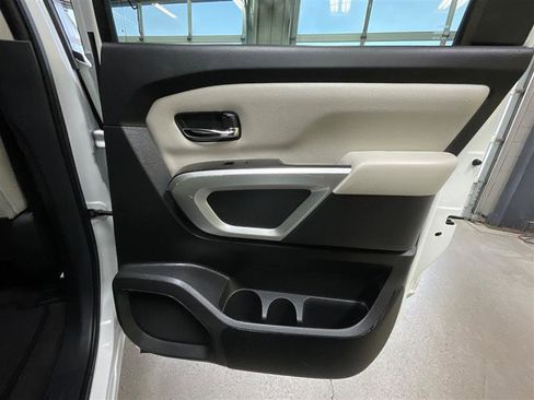 Used 2021 Nissan Titan SV w/ SV Convenience Package image 22