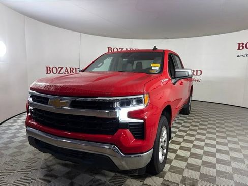 Used 2022 Chevrolet Silverado 1500 LT w/ Protection Package RWD image 4