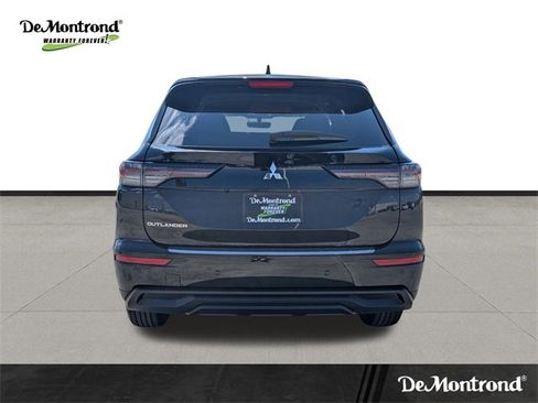 New 2025 Mitsubishi Outlander ES image 6