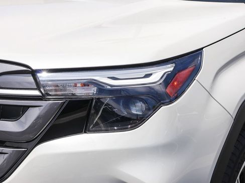 Certified 2025 Subaru Forester Premium AWD/4WD image 10