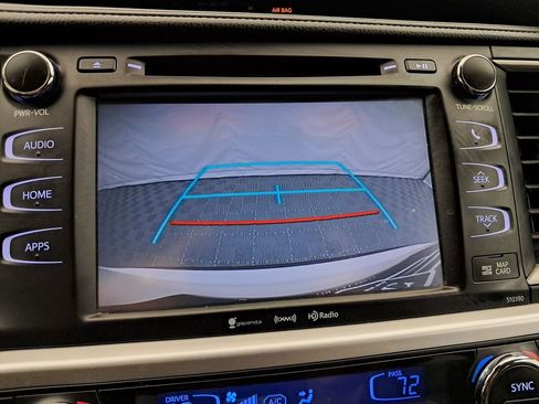 Used 2019 Toyota Highlander SE image 25