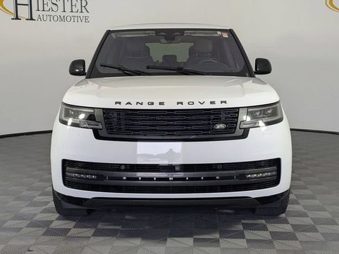 Used 2023 Land Rover Range Rover SE AWD/4WD image 3