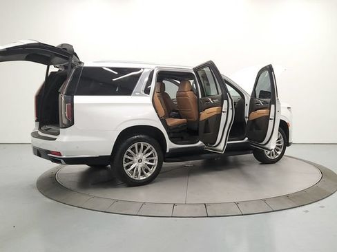 Used 2023 Cadillac Escalade Premium Luxury AWD/4WD image 15