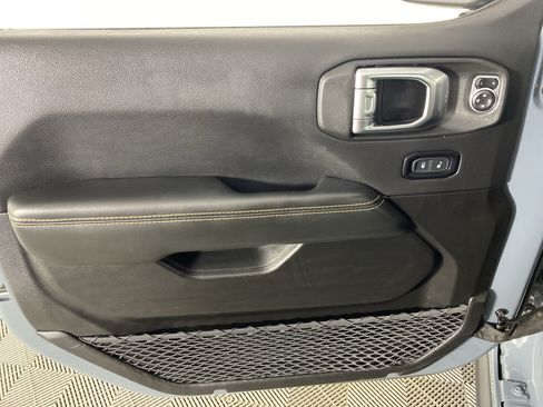 Used 2025 Jeep Wrangler Unlimited Sahara AWD/4WD image 15