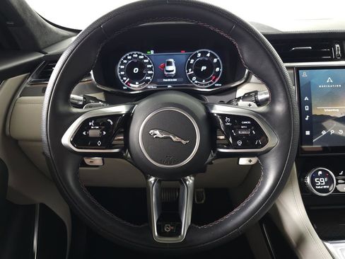 Used 2021 Jaguar F-PACE SVR image 21